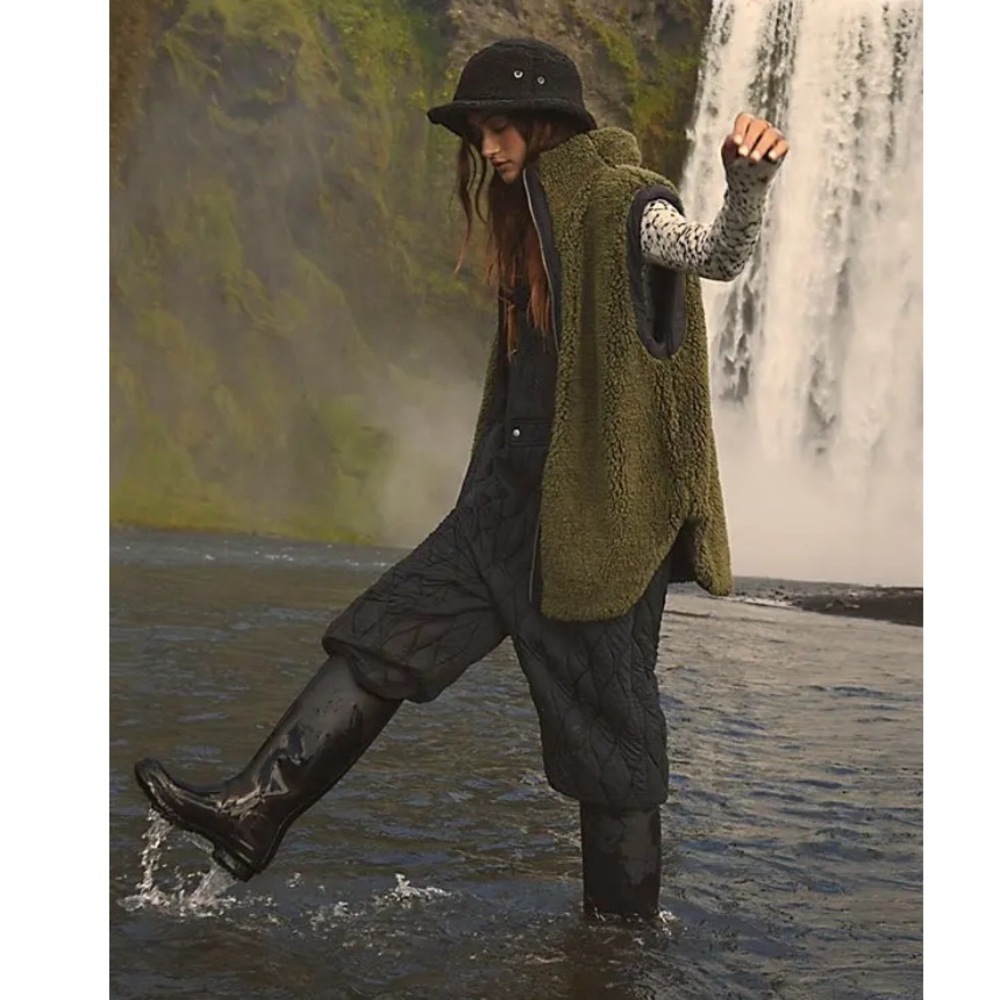 NWT Free People Venture On Reversible Fleece Puffer Vest Black Green - Picture 3 of 9